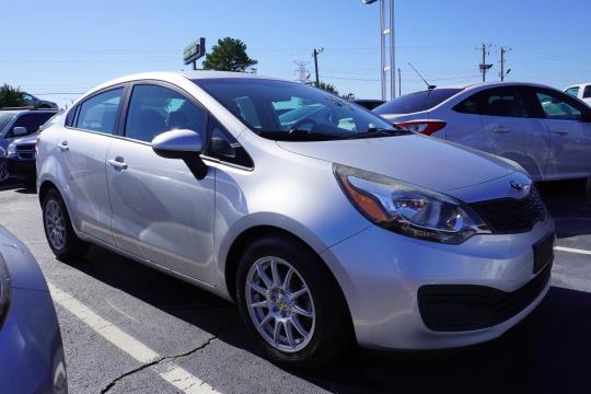 2015 Kia Rio GL - Middle-low